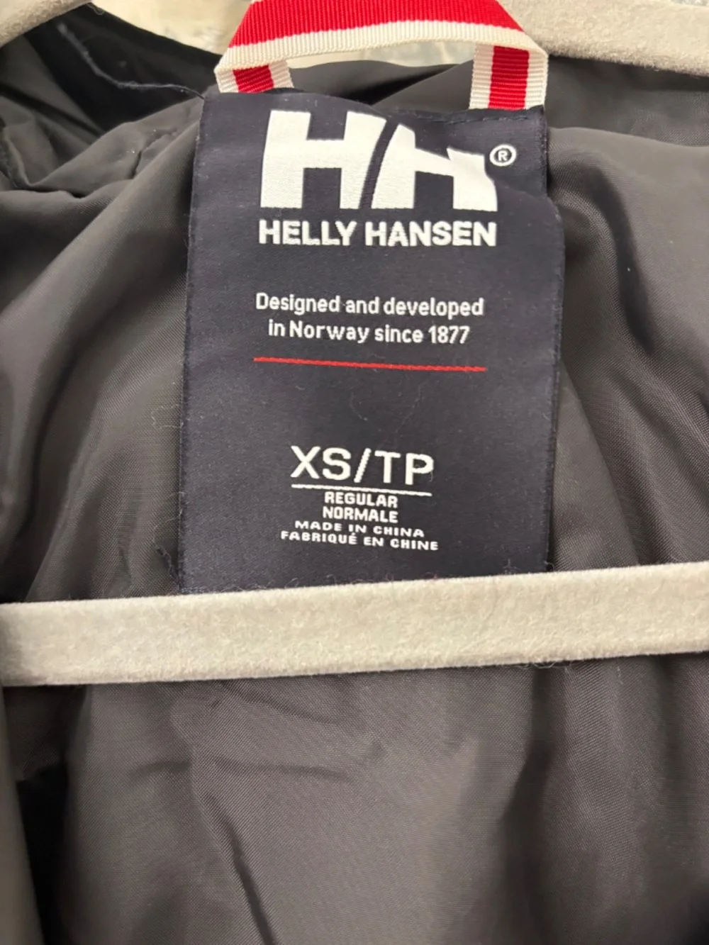 Helly Hansen Helly Hansen Women's Aden Puffy Down Parka in black XS - Picture 4 of 4